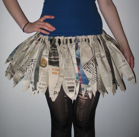 Newspaper Costume, Newspaper Clothes, Recycled Materials Fashion, Recycled Fashion Diy, Make A Tutu, Recycled Costumes, Newspaper Fashion, Newspaper Dress, No Sew Tutu