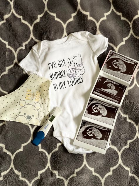 Baby Announcement Winnie The Pooh, Winnie The Pooh Announcement, Baby Announcement Onsies Ideas, Winnie The Pooh Baby Announcement, Winnie The Pooh Pregnancy Announcement, Second Pregnancy Announcements, Gender Reveal Baby Shower Themes, Baby Announcement To Husband, Baby Announcement Photoshoot