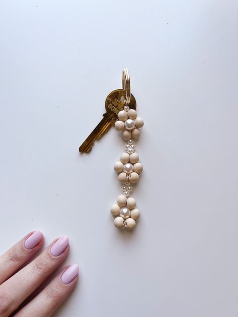 Grown Up DIY Bead Weaving Keychain: Wood & Pearl Floral — Really Pretty Good Bead Key Chains Aesthetic, Simple Bead Keychain, Diy Pearl Keychain, Pearl Key Chain, Diy Keychain Aesthetic, Diy Bead Keychain How To Make, Beaded Key Chains Diy, Pearl Keychain Diy, Wood Bead Keychain Diy