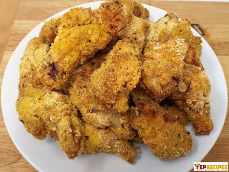 Baked Crunchy Cornmeal Chicken Wings: Cornmeal breading gives these oven baked wings a nice crunch. #yeprecipes Cornmeal Chicken, Oven Baked Wings, Baked Chicken Pieces, Breaded Wings, Cornmeal Bread, Baked Wings Oven, Baked Wings, Egg Roll Recipes, Cracker Recipes