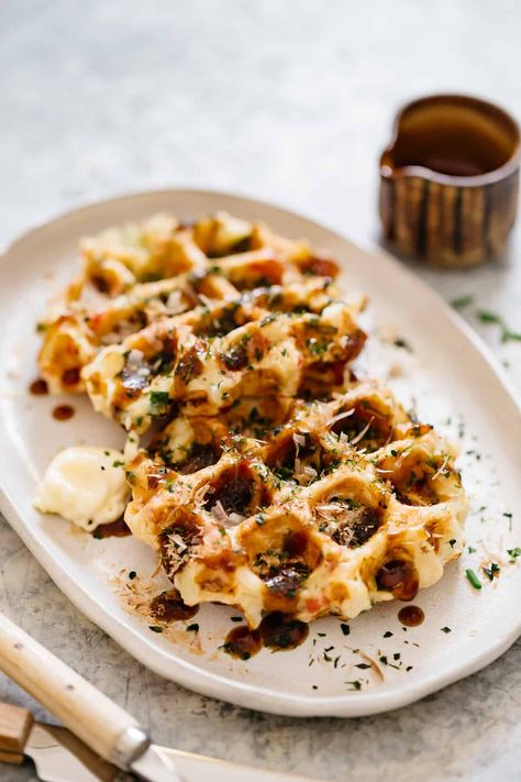 Okonomiyaki Savory Waffles Osaka Street, Dashi Recipe, Okonomiyaki Recipe, Tempura Recipe, Savory Waffles, Easy Japanese Recipes, Japanese Street Food, Savory Pancakes, Japanese Cooking