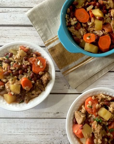 Vegan cholent recipe Vegetarian Cholent Slow Cooker, Cholent Recipe Vegetarian, Cholent Recipe, Gluten Free Meat, Shabbat Dinner, Jewish Holiday Recipes, Kosher Recipes, Juicy Tomatoes, Jewish Recipes