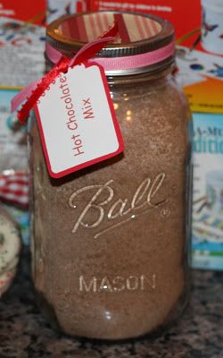 Homemade Hot Chocolate Mix --I want to try this recipe because it has instant chocolate pudding in the recipe! Non Dairy Coffee Creamer, Hot Chocolate Mix Recipe, Homemade Hot Chocolate Mix, Mason Jar Meals, Homemade Hot Chocolate, Hot Cocoa Mixes, Hot Chocolate Mix, Hot Chocolate Bars, Cocoa Mix