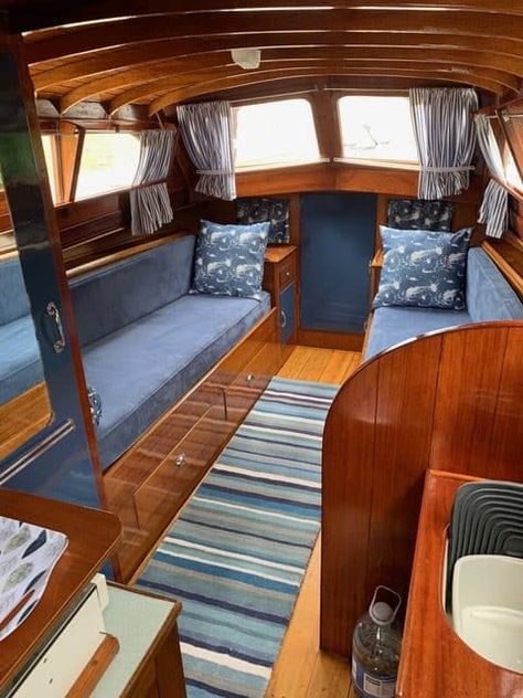 Folding Canopy, Wooden Cabin, Traditional Boats, Motor Boat, Cabin Cruiser, Boat Interior, Vintage Boats, Old Boats, Wooden Cabins