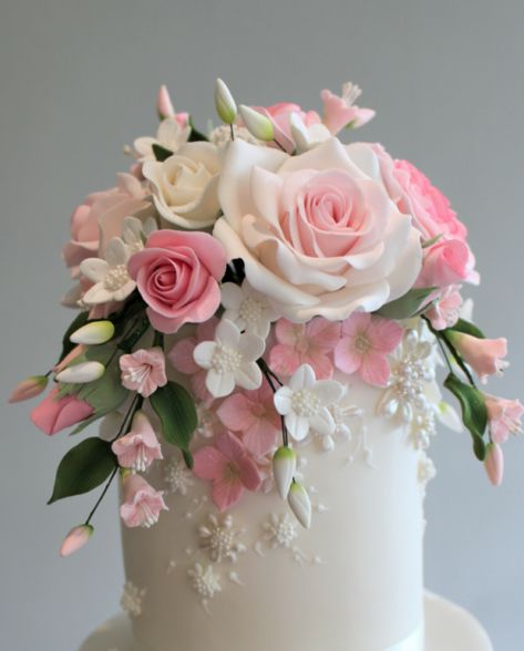 Nikki 3 Cascading Wedding Cake Flowers, 3 Tier Wedding Cake With Flowers, Gumpaste Flower Cake, Sugarcraft Flowers, Sugar Flower Cake, Base Cake, Stunning Cakes, Sugar Flowers Cake, Couples Initials