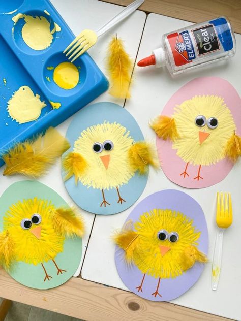 #repost @abcdeelearning 🐣 FORK PRINTED CHICKS! 🐣 ⁠What a sweet little activity to get done with your little ones on Family Day! Fork… | Instagram Fork Crafts, Fun Easter Crafts, Easter Preschool, Popular Crafts, Easy Easter Crafts, Spring Crafts For Kids, Ideas For Easter, Bird Crafts, Easter Decorations Kids