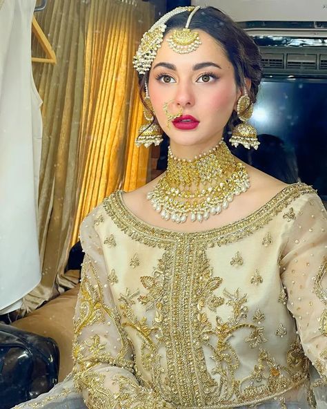 Desi Suits, Haniya Amir, Pakistani Bridal Hairstyles, Hania Aamir, Dress Reference, White Frock, Nikah Outfit, Eid Mehndi Designs, Pakistani Actors