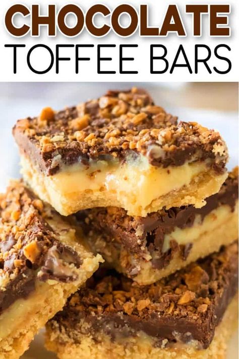 Chocolate toffee bars made with butter, brown sugar, sweetened condensed milk, chocolate chips & toffee are a delicious grab and go treat! Toffee Dessert Recipes, Toffee Desserts, Toffee Chocolate Bars, Toffee Dessert, Chocolate Toffee Bars, Bar Desserts, Homemade Toffee, Toffee Bars, Sweet Bar