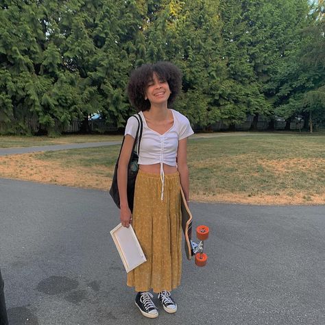 yellow long skirt outcit skater outfit indie converse outfit artsy aesthetic Maxi Skirt Converse Outfits, Yellow Skirt Outfit Aesthetic, Yellow Maxi Skirt Outfit, Yellow Converse Outfit, Indie Converse, Artsy Aesthetic Clothes, Yellow Long Skirt, Neat Outfits, Outfit Indie