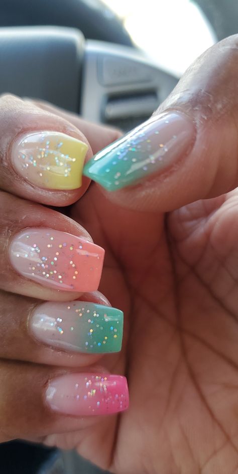 Spring Nails Ombre Glitter, Dipnails Ideas Summer, Ambre Nails Ombre Spring, Short Dip Powder Nails Summer 2023, Sparkle Tips Acrylic Nails, Multi Color Dip Nails, Nails With Sparkles Accent, Pride Dip Nails, Dip Powder Nails Colors Summer Ombre