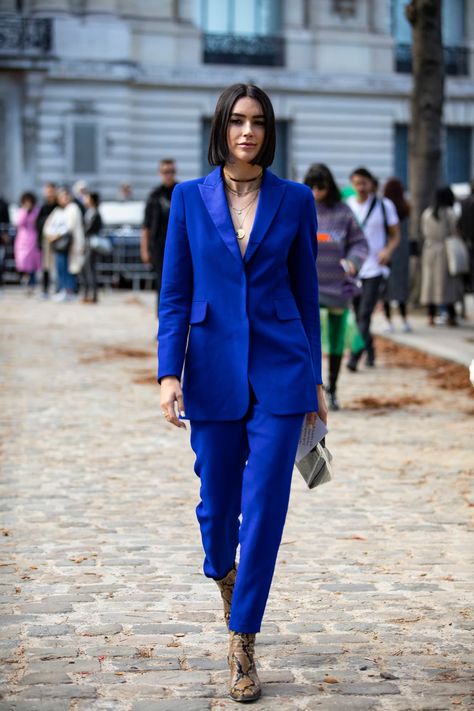 Tux Women, Bright Colors Fashion, Royal Blue Suit, Outfit Inspiration Women, Corporate Fashion, Paris Fashion Week Street Style, Coban, Power Dressing, Blue Outfit