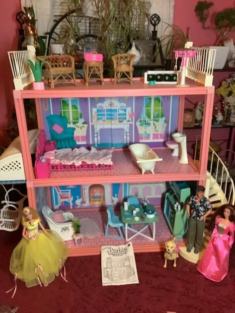 VINTAGE 1984 MATTEL BARBIE GLAMOUR Dollhouse w/Accessories | eBay Barbie Playroom, Barbie Bookshelf, Barbie Townhouse, Vintage Barbie Party, Barbie Houses, Doll Pictures, Barbie Dollhouse, Rockin Robin, Barbie Diorama