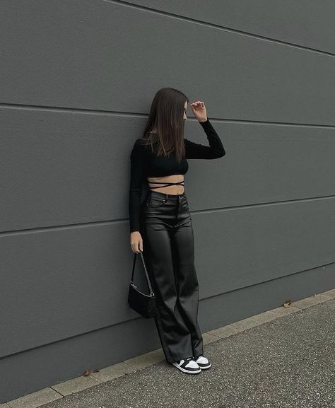 Cool Style Outfits, Grunge Looks, Bar Outfits, Girly Girl Outfits, Winter Fashion Outfits Casual, Aesthetic Look, Refashion Clothes, Instagram Page, Winter Fashion Outfits