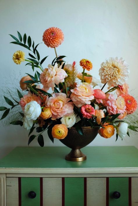 Flower School, Wedding Floral Centerpieces, Flower Studio, Arte Floral, Floral Centerpieces, Ikebana, Flower Delivery, Love Flowers, Flower Shop