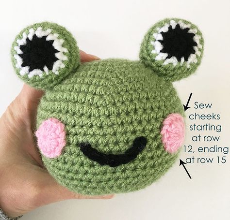 Mia the Frog - A Free Crochet Pattern - Grace and Yarn Grace And Yarn, Crochet Miniatures, Amigurumi Frog, Crochet Granny Square Afghan, Crochet Purse Pattern Free, Amigurumi Cow, Animals Crochet, Animal Crochet, Crochet Frog