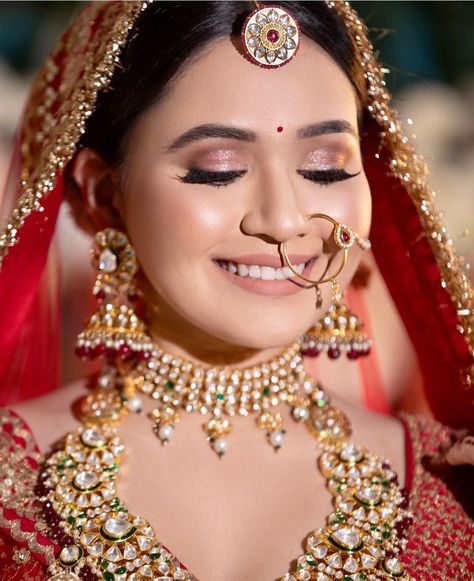 Latest Bridal Makeup Indian, Simple Bridal Makeup Indian, Dusky Skin Makeup Indian Bride, Indian Wedding Makeup Natural, Natural Bridal Makeup Indian, Rajasthani Bridal Look, Dewy Bridal Makeup, Makeup Artist Working, Soft Pink Makeup