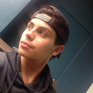 Jake T. Austin (@jaketaustin) | 23 Former Child Stars You Can Follow On Instagram Jack T Austin, Stewart Little, Max Russo, Billy Unger, Jake T Austin, Tom Holland Imagines, Celebrity Style Icons, Jake T, Boy Celebrities