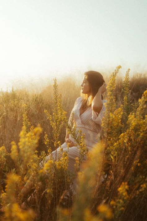 Maternity Photoshoot In Nature, Goldenrod Photoshoot, Maternity Photography Golden Hour, Meadow Maternity Photos, Maternity Pictures Flowers, Maternity Nature Photoshoot, Maternity Photography Nature, Maternity Shoot Nature, Pregnancy Photos Nature