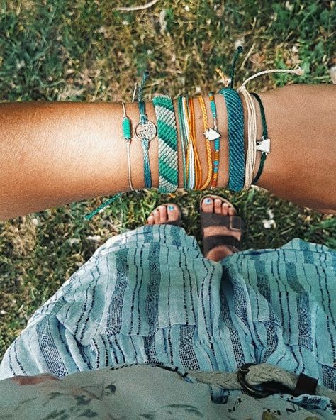 Granola Aesthetic Jewelry, Granola Bracelets, Gronala Girl Astetic, Granola Girl Bracelets, Coastal Hippie Aesthetic, Beach Granola Aesthetic, Granola Jewelry, Boho Aesthetic Photos, Granola Girl Nails