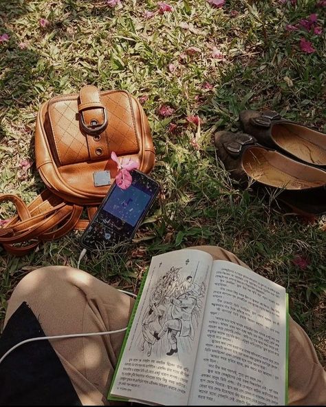 reader, bookworm, spring, flowers, picnic Spring Music Aesthetic, Bookworm Aesthetic, Spring Music, Music Aesthetic, Book Aesthetic, Book Worms, Music