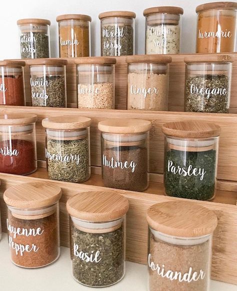 Industrial Decor Living Room, Labels Kitchen, Life Hacks Organization, Spice Jar Labels, Kitchen Labels, Diy Tumblr, Woodworking Bed, Spice Labels, Industrial Livingroom