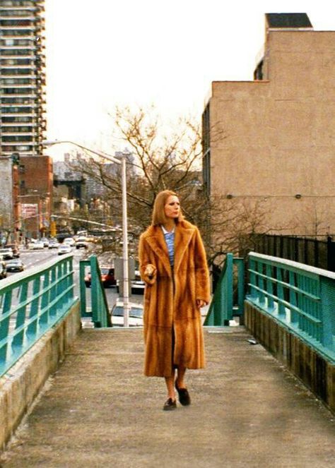 margot tenenbaum Margot Tenenbaum, Wes Anderson Aesthetic, Royal Tenenbaums, Brown Faux Fur Coat, Wes Anderson Movies, Wes Anderson Films, The Royal Tenenbaums, Moonrise Kingdom, Wes Anderson