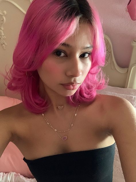 Pink Short Hair, Girl With Pink Hair, Mexican Girl, Alt Girl, Pink Shorts, Pink Hair, Pink Girl, Hair Inspo, Dyed Hair