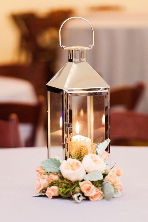 Lantern With Flowers, Centerpieces Rustic, Lantern Centerpiece Wedding, Lantern Ideas, Chattanooga Wedding, Lantern Centerpieces, Wedding Lanterns, Peach Wedding, Wedding Tablescapes