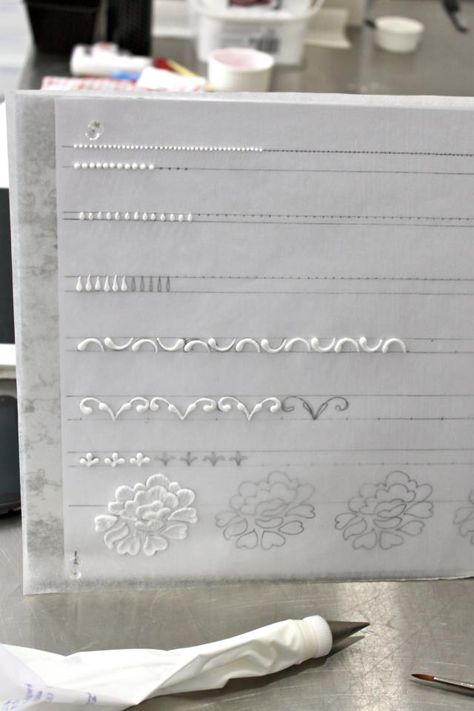 Piping Practice, Royal Icing Piping, Royal Icing Templates, Frosting Techniques, Icing Techniques, Cake Piping, Piping Techniques, Piping Icing, Decorator Icing