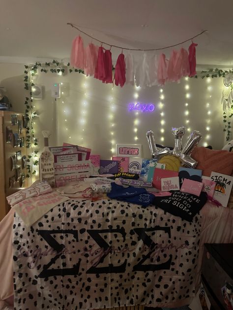 Sorority Bed Decoration Big Little, Big Little Bed Decorating Sorority, Bed Party, Big Little Basket, Sorority Ideas, Tri Sigma, Big Lil, Pi Phi, Big Little Reveal