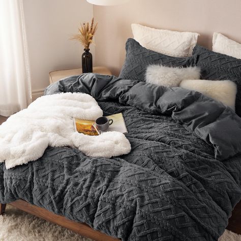 PRICES MAY VARY. Fluffy & Soft: The front utilizes extremely fluffy shaggy Sherpa fabric and the reverse is exquisite velvet fabric. This 100% polyester duvet cover set instantly brings a welcoming warmth and adds a dose of softness. Glamorous Look: A tufted cable pattern pops up across this uniquely made fluffy cover set, giving on a subtle sense of depth. The gentle sweet hue of the bedding cover set adds an extra layer of style to coordinate your room with an elegant feeling. Clever Design: S Black Bed Sets, Bedroom Inspirations Master Color Schemes, Dark Gray Bedding, Grey Comforter Bedroom, Comfy Bed Aesthetic, Master Bedrooms Decor Cozy Relaxing, Gray Bedroom Decor, Dark Grey Bedding, Monochromatic Bedroom