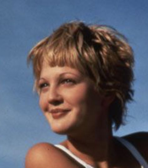 Drew Barrymore Pixie Cut, Drew Barrymore Pixie, Punky Pixie Haircut, 90s Crop Hair, 90s French Bob, Curly Bixie 90s, Short 80s Hairstyles For Women, Short Messy Blonde Hair, Drew Barrymore 90s Short Hair