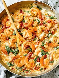 10-Minute Creamy Garlic Spinach Shrimp - #shrimp #spinach #eatwell101 #recipe - This deliciously creamy shrimp and spinach recipe is one of the easiest skillet meals you can ever make! - #recipe by #eatwell101 Shrimp And Spinach Recipes, Shrimp And Spinach, Quick Shrimp Recipes, Shrimp Spinach, Seafood Dinner Recipes, Resep Pasta, Easy Skillet Meals, Garlic Spinach, Shrimp Recipes Healthy