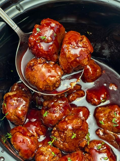 Grape Jelly and BBQ Meatballs Jelly And Bbq Meatballs, Jelly Meatballs Crockpot, Bbq Grape Jelly Meatballs, Jelly Meatball Recipe, Lite Meals, Bbq Meatball Recipe, Grape Jelly Meatballs Recipe, Vegetarian Meatloaf, Heinz Chili Sauce