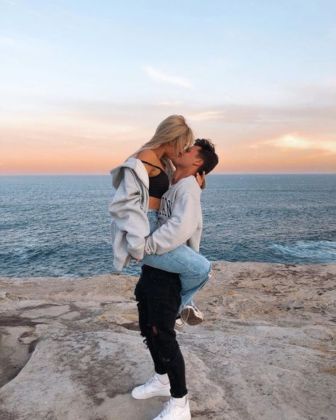 Twin 2 👼🏼 on Instagram: “Butterflies always 🦋🦋” Teenage Couples, Shotting Photo, Couple Goals Teenagers, Goals Pictures, Foto Poses, Cute Couples Photos, Relationship Goals Pictures, Photo Couple