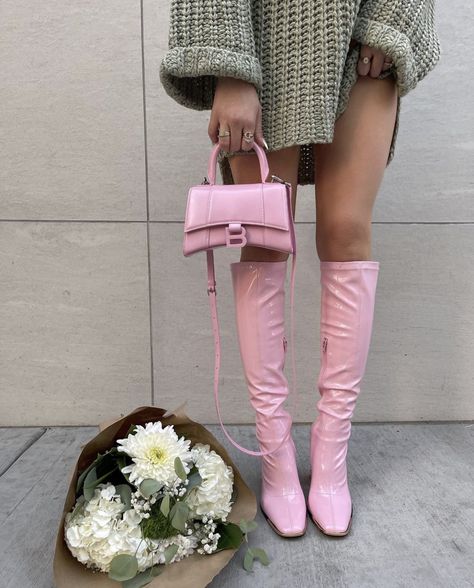 Gogo Boots Outfit, Pink Boots Outfit, Gogo Boots, Pink Boots, Pink Girly Things, Aesthetic Women, Causual Outfits, Looks Chic, Boots Outfit