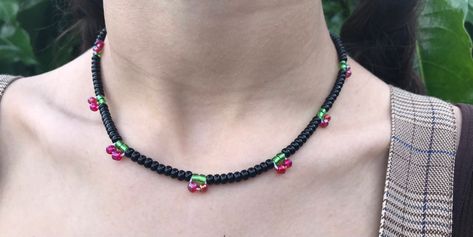 Red Tiny Beads Choker Jewelry, Red Choker With Tiny Beads, Seed Bead Cherry Necklace, Cherry Beaded Necklace, Red And Black Seed Bead Necklace, Trendy Chokers, Black Seed, Free Bracelet, Wish Bracelets