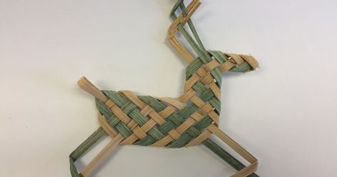 Weaving Baskets, Straw Crafts, Holiday Baskets, Basket Weaver, Basket Uses, Coiled Baskets, Basket Pattern, Peace And Joy, Reindeer Ornaments