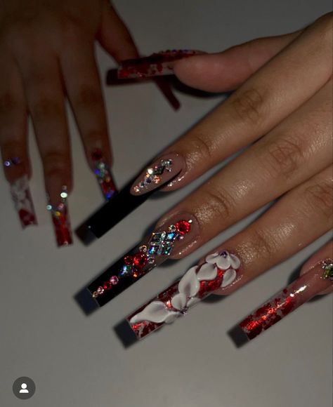 Red And Black Prom Nails, Red Black And Gold Nails, Black And Red Christmas Nails, Crazy Acrylic Nails, Baddies Nails, Type Nails, Red Black Nails, Black Prom Nails, Quinceanera Red