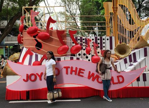 Float Themes, Parade Float Theme, Christmas Downtown, Singapore Christmas, Holiday Celebrations Around The World, Christmas Floats, Parade Float Ideas, Christmas Parade Floats, Celebrations Around The World