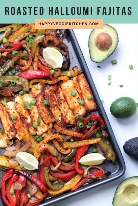 Halloumi Fajitas, Vegetarische Diners, Veggie Fajitas, Halloumi Cheese, God Mat, Krispy Kreme, Vegetarian Dinner, Veggie Dishes, Easy Vegetarian