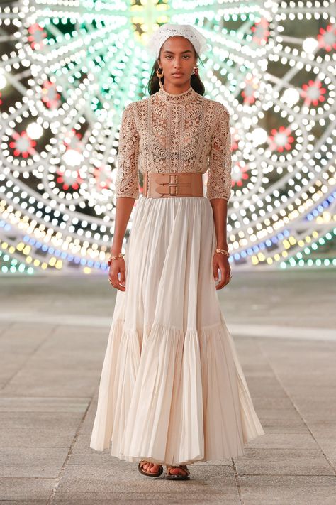 Christian Dior Resort 2021 Collection - Vogue Dior Cruise, Dior 2021, Maria Grazia, 2021 Fashion, Looks Chic, Look Fashion, Long Skirt, Runway Fashion, Fashion Designer