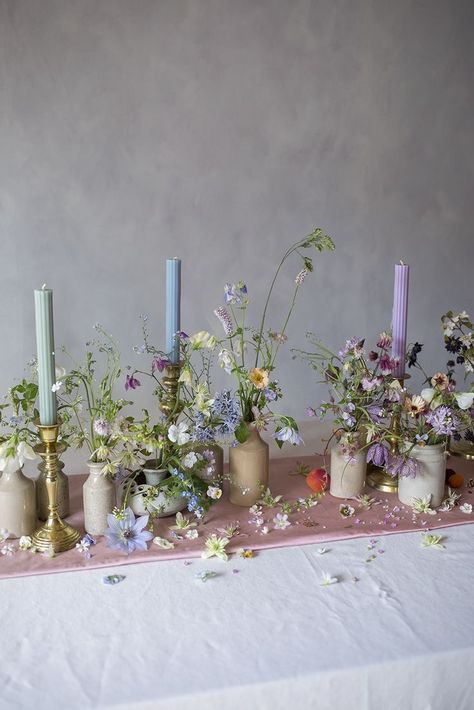 Tuscan Table, 70s Wedding, Deco Champetre, Dinner Candles, Flower School, Table Styling, Flower Studio, Candle Dinner, Wildflower Wedding