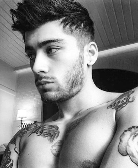 Zayn Malik Zayn Malik Body, Zayn Malik Shirtless, One Direction Zayn Malik, Zayn Malik Pics, Best Selfies, Good Movies To Watch, Fan Fiction, Zayn Malik, Hottest Celebrities