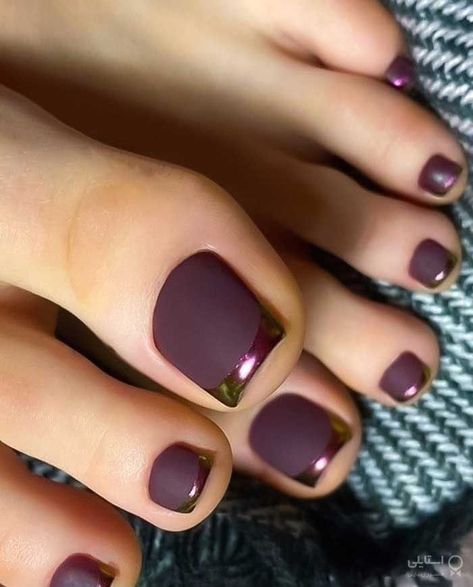 Matte Toenails Polish, Fall Chrome Pedicure, Toenail Colors For Fall 2022, Pink Accent Nail Ideas, Professional Nail Designs For Work, Pedicure Fall 2023, October Toe Nails, Feet Nails Design Pedicures, Pedicure Gel Ideas