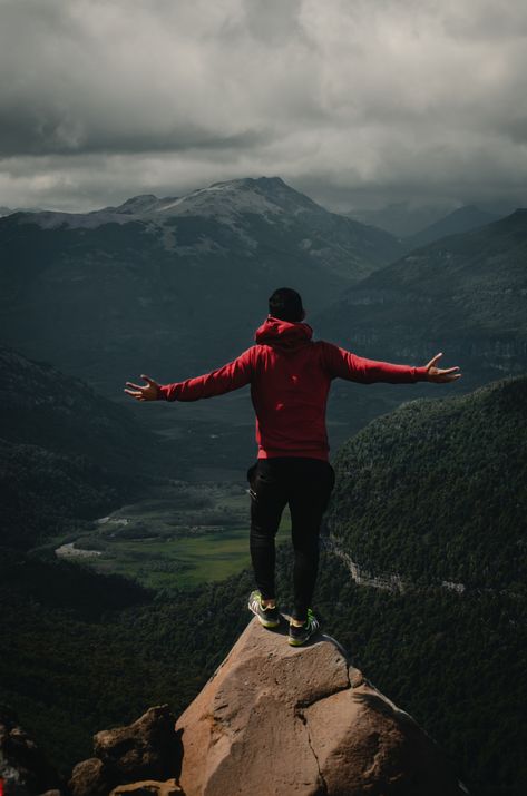 Thanks to Ramiro Pianarosa for making this photo available freely on @unsplash 🎁 Photo Facts, Single Pic, Travel Pose, Easy Photography Ideas, Emotional Photos, Self Photography, Photo Sign, Mountain Nature, Travel Pictures Poses