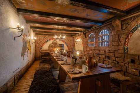 Medieval Tavern Medieval Basement, Viking Bar, Medieval Tavern, Dnd Room, Medieval Home Decor, Dungeon Room, Board Game Room, Viking House, Basement Design