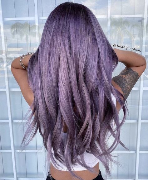 Grey Hair Color Silver, White Hair Color, Vivid Hair Color, Bold Hair Color, Beautiful Haircuts, Dark Hair With Highlights, Lavender Hair, Beautiful Hair Color, Mom Hairstyles