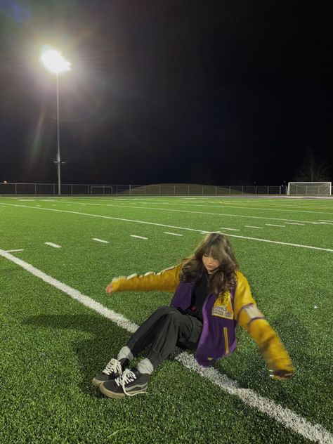 Football Asethic Pictures, Football Field Photoshoot, Womens Football Aesthetic, Football Jacket, Football Highlights, Black And White Picture Wall, Football Jackets, Fitness Ideas, Nerdy Girl