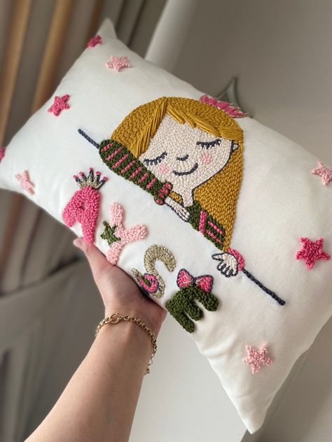 Cross Stitch Patterns Punch Needle Pillow, Name Pillow, Baby Art Projects, Corset Sewing Pattern, Pillow Baby, Bag Pattern Free, Baby Pillow, Punch Needle Patterns, Personalized Pillow